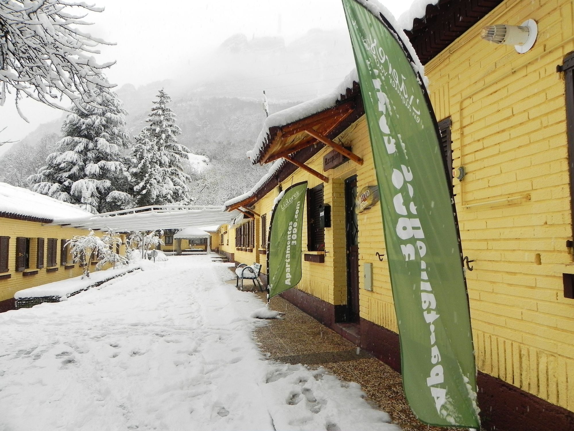 Complejo Bubal Formigal 3000 Apartment Biescas  Bagian luar foto