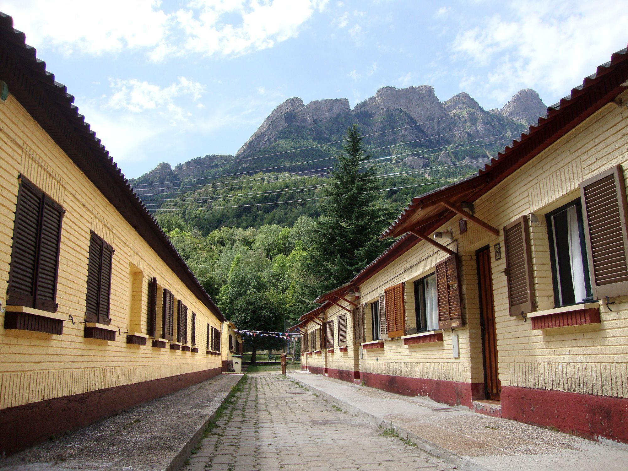 Complejo Bubal Formigal 3000 Apartment Biescas  Bagian luar foto
