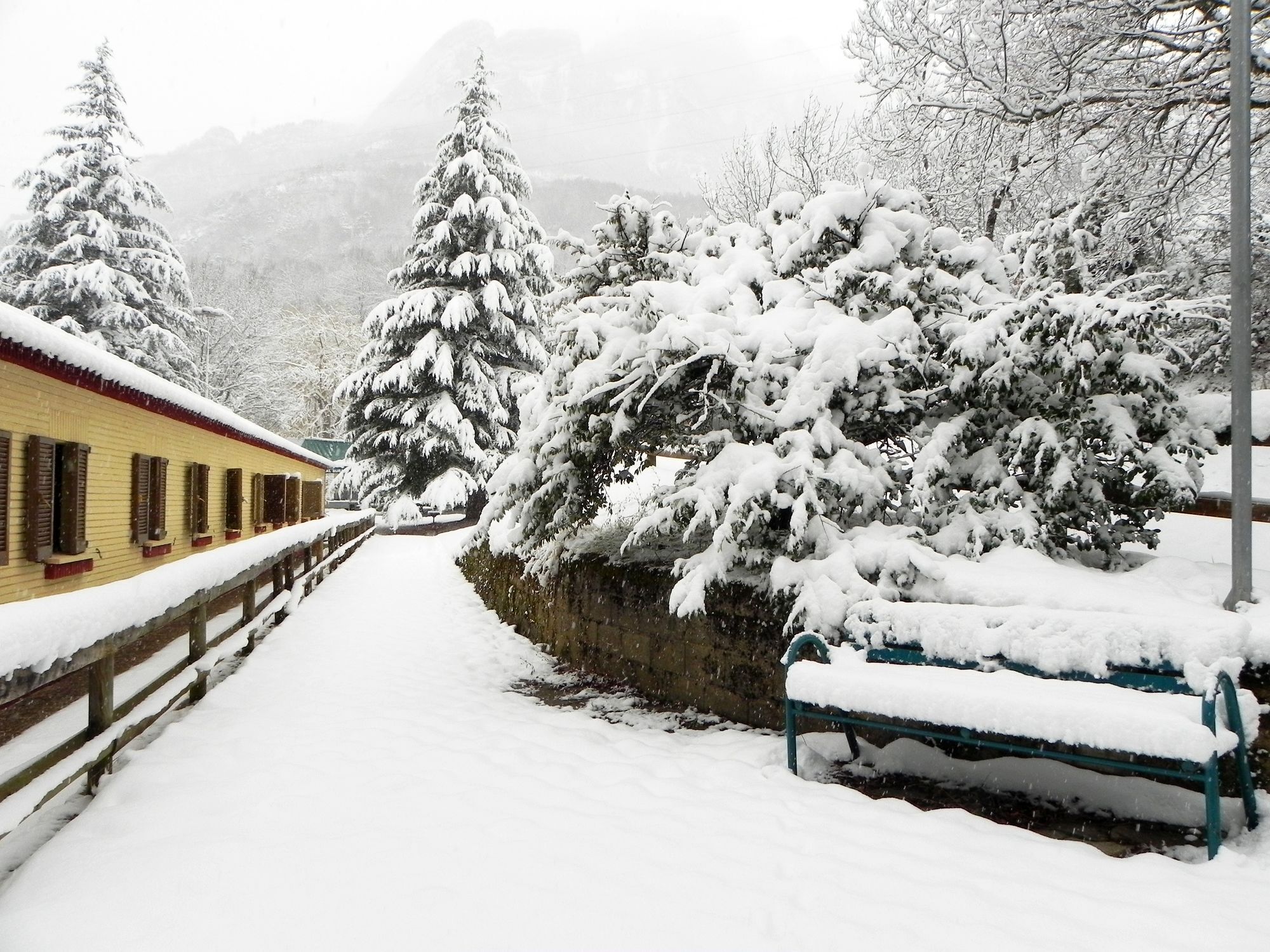 Complejo Bubal Formigal 3000 Apartment Biescas  Bagian luar foto